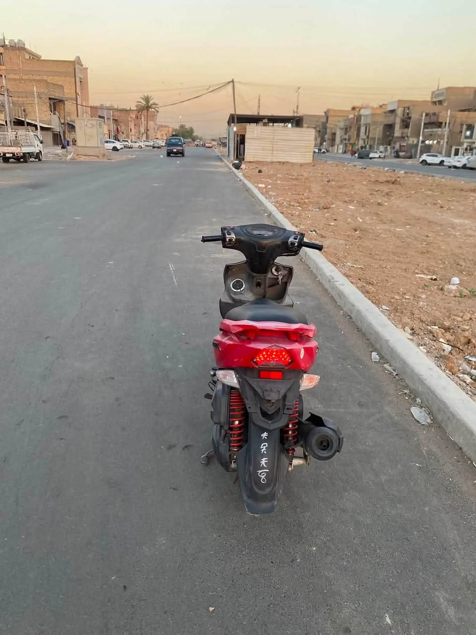 السلام عليكم خواتي دراجه رمبه  صارلها 4اشهر من نازله وجانت مضمومه شرط كفاله مكينه. وكفر كله مختم دراجه نوزل  بانزين محسن دهن موتل.  نكره سلف كهربائيات كله شغال الكفرات جارده تخبل الداخل ملاحه كلش حلو  نقصها  كلوب خلفي اشاره وكلوب سكن فقط   لايت زنون اصلي مروحه للتواصل *********** مكاني الدوره  السعر خاص
