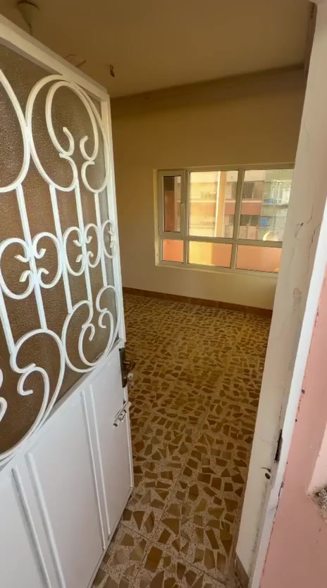 مجتمل طابق ثاني200متر حي الواسطي معلمين استقبال وثلاثة غرف نوم ومطبخ كبير ومجمع صحيات بيت صفر للاستفسار ***********
