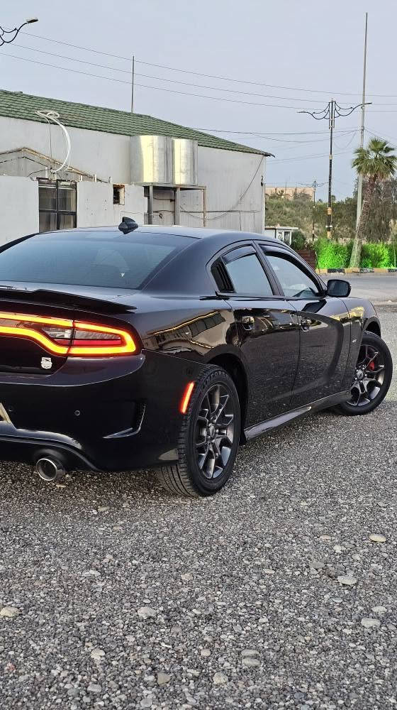🚗 للبيع:دوج جارجر GT 2018 AW 🚗
​السيارة نظيفة جداً من الداخل والخارج، بحالة ممتازة ومتعوب عليها (جاهزة من كلشي وما تحتاج أي مصروف).✨
​📸 الحادث: شبه كلين، الحادث بسيط جداً وصور الحادث موجودة ومرفقة بالمنشور للمصداقية.
​🎨 الصبغ: بدون صبغ نهائياً (فقط تبديل دعاميات وتعديل بارد مكان الحادث).
​🎈 الإيرباك: سليمة تماماً (بدون طك ولا إيرباك).
​🛣️ الممشى: 123,000 ميل.
​⚙️ المواصفات الميكانيكية والأداء:
​نظام الدفع: AWD دفع رباعي ذكي عند الحاجة فقط.
​الأداء: سوبر تراك باكج (Super Track Pak) + شفتات تحكم بالستيرن.
​⚡ إضافة خاصة: مضاف للسيارة جهاز Tazer مفعّل بيه خصائص متعددة ومميزة.
​🛡️ أنظمة الأمان والرادارات:
​رادار أمامي تفاعلي.
​رادار جانبي (نقطة عمياء).
​حساسات خلفية بلادية.
​🛋️ المواصفات الداخلية والرفاهية:
​كشنات جلد فاخرة (تحكم كهربائي للمقاعد الأمامية).
​ميموري خزن لوضعيات الجلوس.
​♨️❄️ تدفئة وتبريد بالكشنات الأمامية + تدفئة بالكشنات الخلفية.
​تحكم كهربائي بمستوى المقود (الستيرن).
​نظام صوتي احترافي فاخر من شركة Alpine.
​شاشة عرض كبيرة تدعم Apple CarPlay ونظام الملاحة.
​مرآة الرؤية الخلفية تنزل أوتوماتيكياً عند الرجوع للخلف.
​تعتيم تلقائي للمرايا الإيجابية والسلبية.
​❄️ نظام تبريد قطعتين (ثلج).
​🔑 ميزة التشغيل عن بعد.
​
​📮 السعر: 193 ورقة (19,300$) 📩
​📍 مكان تواجد السيارة: الموصل.
​📞 للتواصل والاستفسار المباشر: *********** موصل, نينوى
