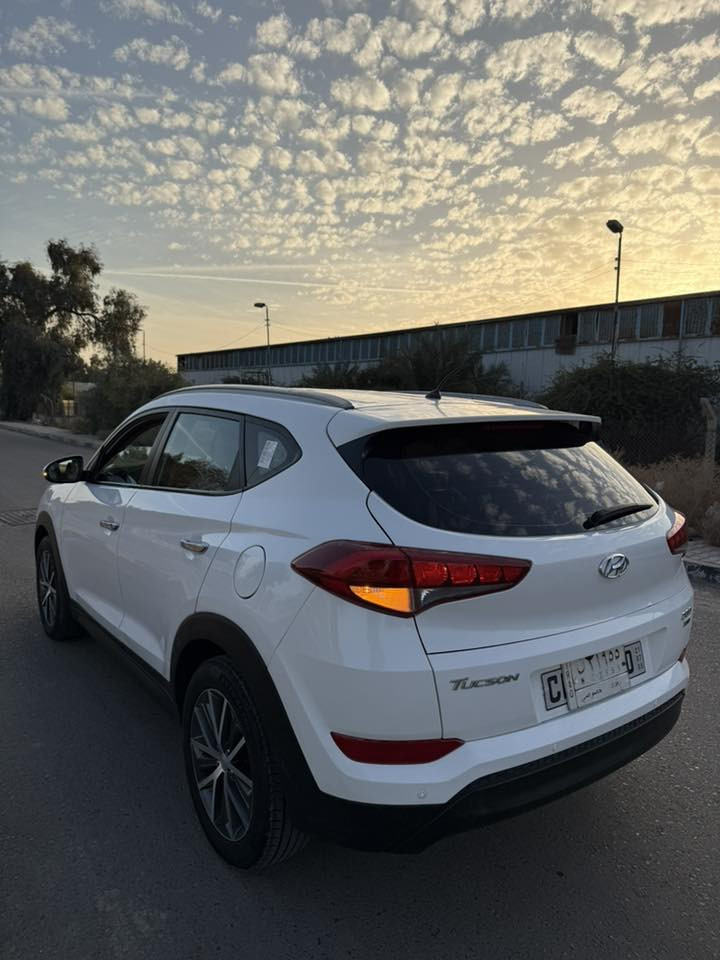 السلام عليكم توسان خليجي  2016شكل 18بيهة صبغ جاملغ خلفي وتبديل قبق الجنطه بدون اي دواخل وباقي التفاصيل موجوده بل سونار محرك وكير مامفتوحه عل وضع الشركه سياره ماشيه 128حقيقي السعر 150وبيه مجال مكاني بغداد المحموديه ***********
