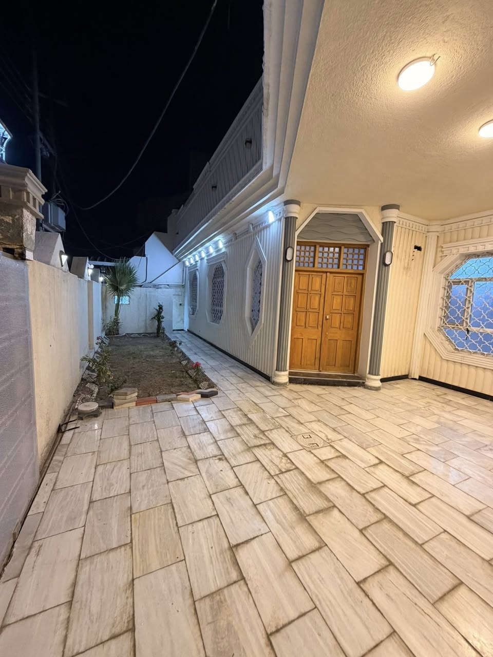 🏡 دار للإيجار – النجف الأشرف / حي الغري
📍 الموقع: شارع غري نفط – شارع 60

🔹 المساحة: 300 متر
🔹 مناسب للأغراض التجارية والاستثمارية

✨ يتكون من:
▪️ 3 غرف نوم
▪️ صالة واسعة
▪️ استقبال
▪️ مطبخ
🔹مخزن خاص 
▪️ حديقة خارجية تستغله أماكن ترفيهية 
▪️ مجمع صحيات خارجي + داخلي 

✅ يصلح لـ:
• شركة هندسية
• مجمع طبي أو عيادات
• روضة أطفال
• مكاتب وشركات
• حسب المشروع 

🔹 موقع مميز وحيوي
🔹 كان مؤجر سابقاً لشركة 

⸻

📞 للاستفسار والتواصل:

📱 *********** (واتساب + اتصال)

📱 *********** (واتساب + اتصال)

⸻

📍 عنوان المكتب:
النجف الأشرف – حي السلام
سايدين أبو دجاج، قرب مجمع دولمة المنزلية

🔹 مكتب بغداد للعقار 🔹

.
.
.
.
 #النجف
 #دعم_فولو
 #Y
 #لايك
 #اكسبلور
 #مقاولات
 #فولو
 #متابعة
 #العراق
 #النجف
 #اكسبلور
