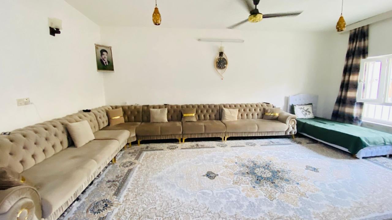#🏠دار للــبيع  🅿️ مناسب جداً 
مساحة 200متر💥 طابقين 
طابو صرف ... يتكون من  طابق الارضي :غرفتين نوم واستقبال ومطبخ وهول وصحيات وحديقه 
الطابق الثاني:غرفتين نوم ومطبخ وصحيات

(كركوك تسعين قرب المدارس والبدالة) 
 ________________
#السعر 145 مليون 
للاستفسار  اكثر يرجى 📞✔️اتصال 

  ***********
................................
أو زوروا مكتب السعيد الكائن حي الواسطي سايدين شقق ألغاز مقابيل جامع الشيخ ابراهيم البرزنجي