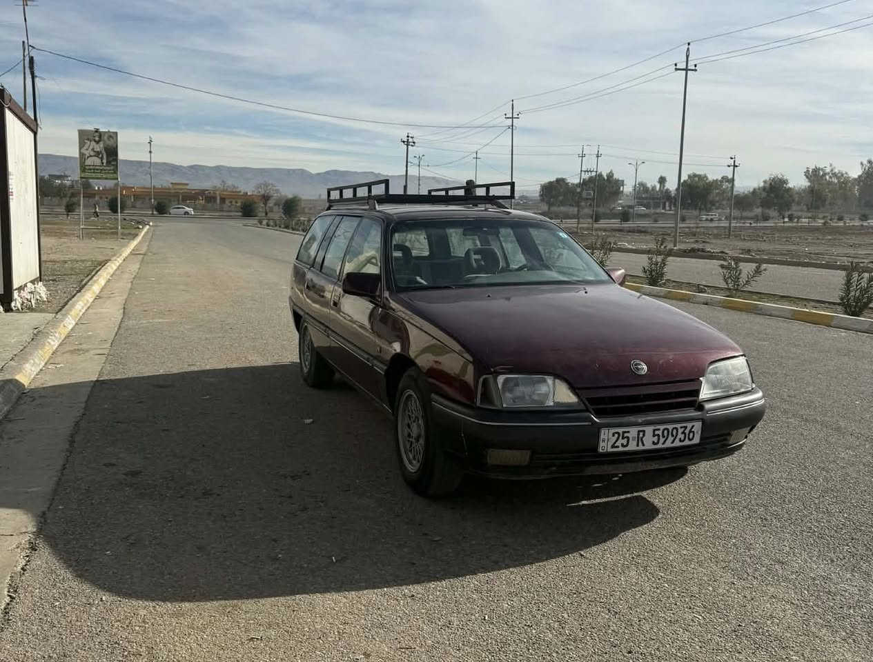 أوپل اوميگا مةكينة بيست 
رةقةم كركوك سةنةوي بةناوخومةوةية تاوةكو بيست وشةش تازةية  تادوانزةي شةش كارتي بةنزيني هةية كيرو مةكينةو تةقةورةقةي بةشةرت 
سعري   ٣٥ وةرةقة شوين جم جمال   ژمارةي خاوةني
***********
كورةك  ***********
