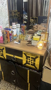 غرفه اخشاب 5 قطع للبيع تركي نضافه 85 بلميه سعر 350 تخم 10مقاعد ضرر 15 ...