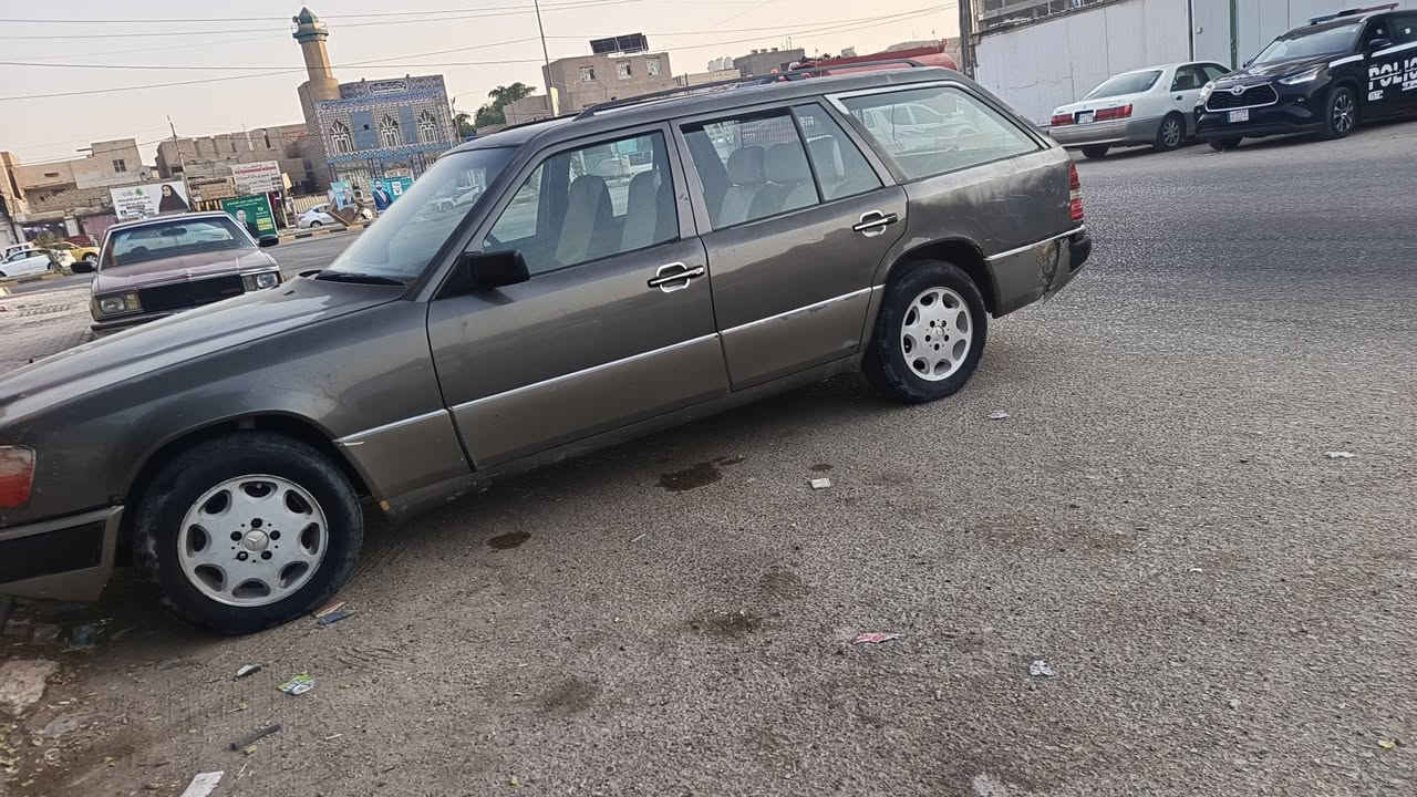 مرسيدس مكينه بلاد مكفوله  من قطره اخياس السياره كلها بلاد موديل 92 رقم بغداد سعر 47  
‏‪***********‬‏
