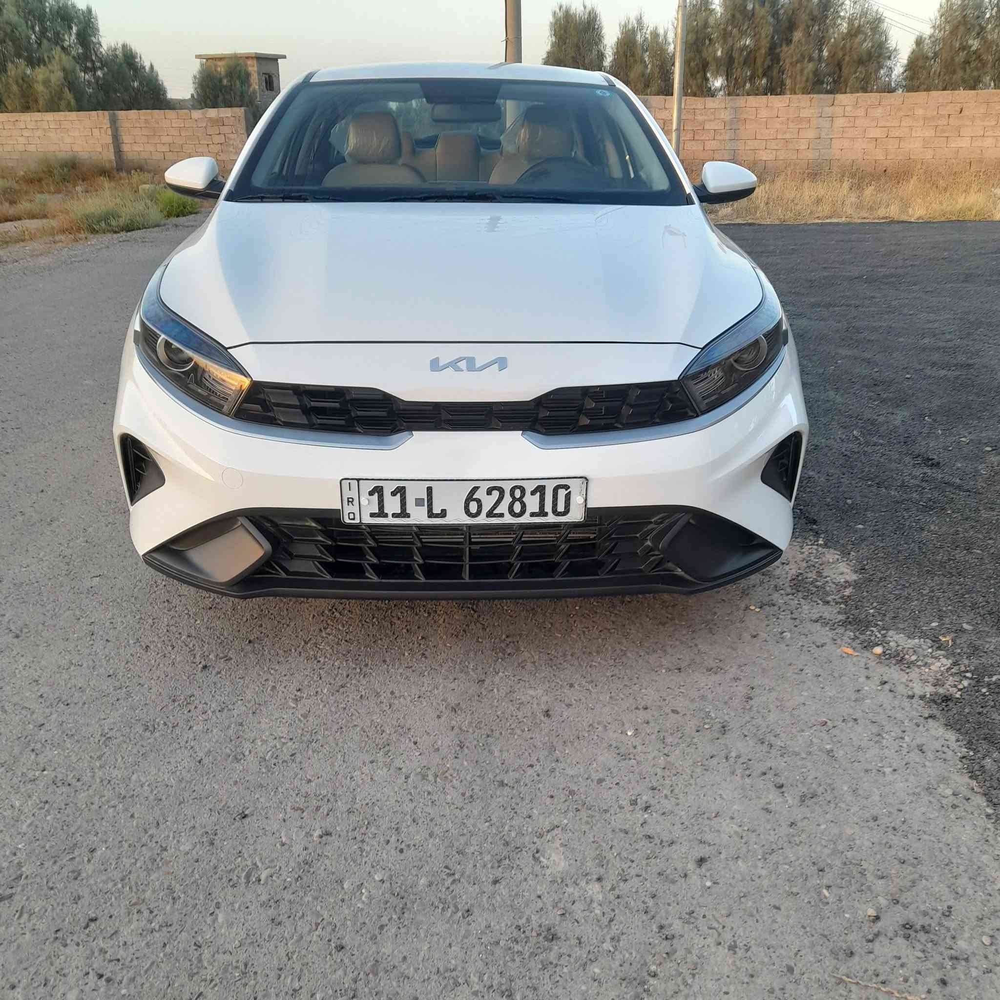 سيراتو خليجي ٢٤ باسمي السنويه ماشيه ١٧ الف كفاله عامه من صبغ وتعديل وشخوط نظيفه جدا مكينة ٢٠٠٠ كوري اصليه مكانها بغداد الطارميه الفريجات  ٠٧١٣٠٠٩٩٣٩  او *********** سعرها ١٨٥ ورقه
