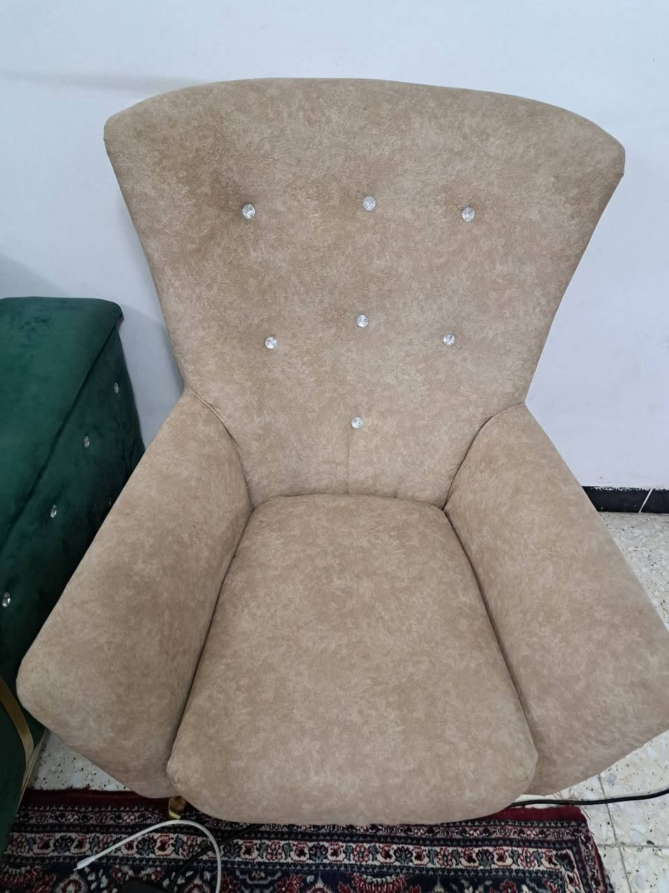 تخم  السعر 300 
*********** 
شهداء البياع
