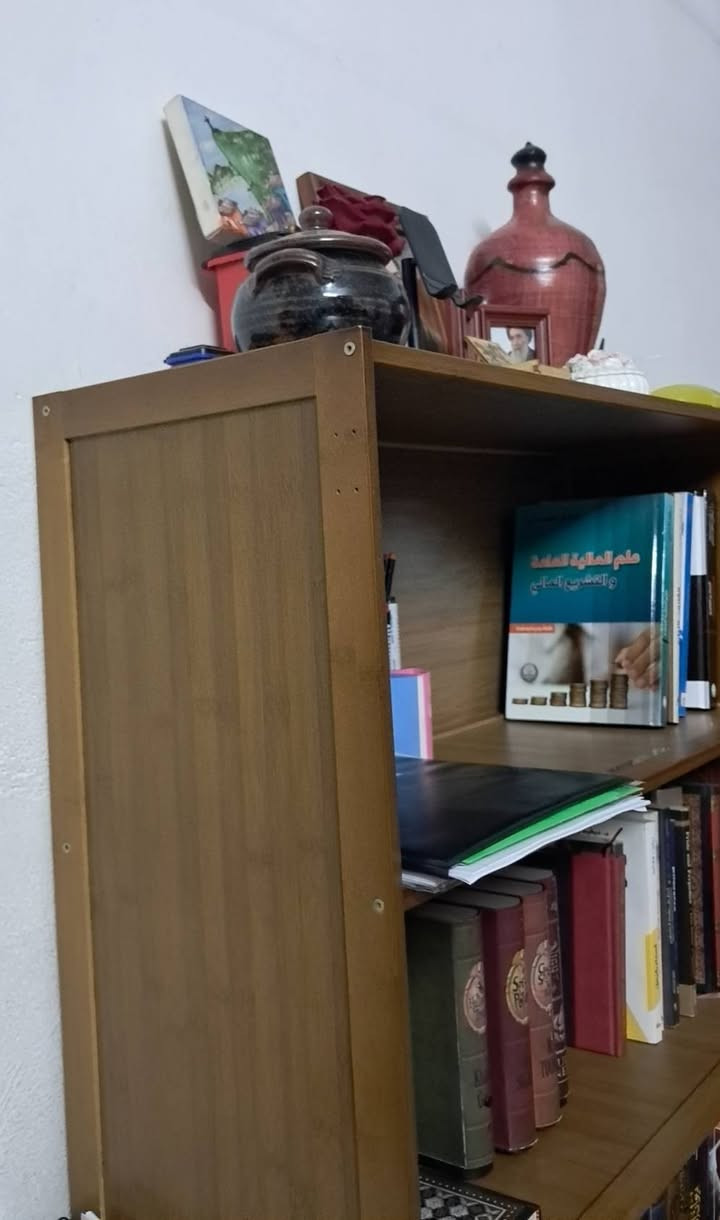 مكتبة خشب تركي نظيفة جدآ سعر ٥٥ الف بغداد ***********
