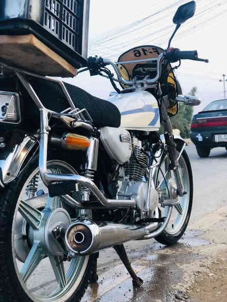 جني كلة 2019 
محرك 200 ما مفتوح 
كابريتة الشركة بعدها بي 
كهربائيات  شغالة سلف شغال
السعر 300 وبي مجال حك الجية ***********
العنوان الشركاط الساحل الأيسر اسديرة وسطى
