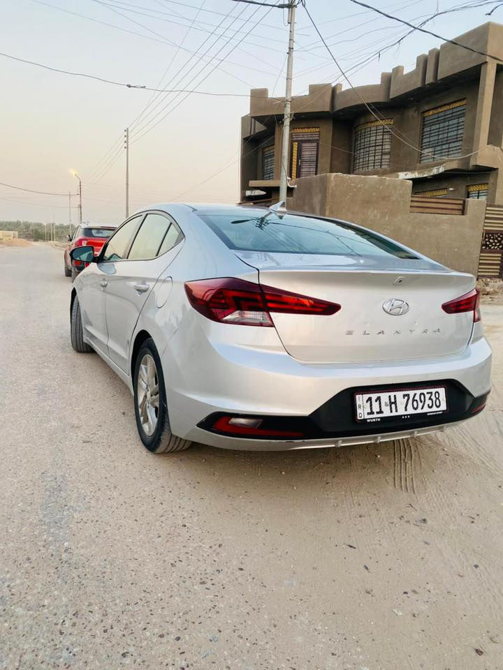 السلام عليكم النتره ١٩ أمريكي صورت الحادث امامك وبل عراق صير صبغ باب السايق كير ومكينه كفاله لا تنقيص ولا تبخير سياره بعد احله من الصور حداديه جديده غرفه جديده سنويه جديده  السعر ١٢٠ مكلف بل نشر رقم صاحب ***********
