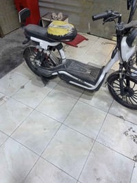 دراجه شحن للبيع شغاله  بغداد حي العامل السعر ٢٠٠ الف للستفسار 07721096...