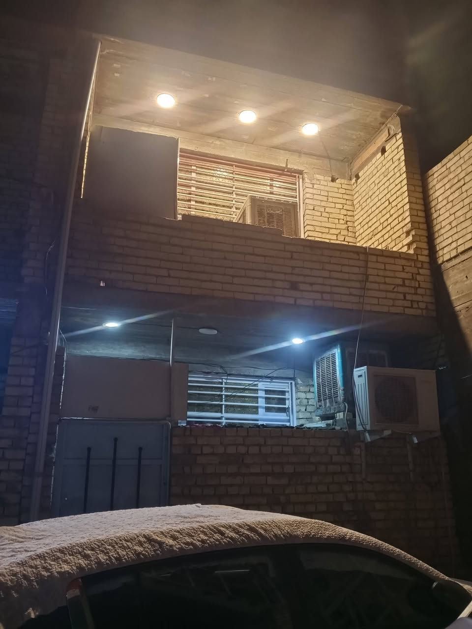 سلام عليكم بيت 52متر طابقين البيت كامل فقط كاشي القاط الثاني يحتاج ومحجر درج خدمات كامله شارع مقرنص  قطاع السادس عل غربي  بلفرع مال تكاتك المزدود اخر بيت تكدر تستفاد من الشارع لأن نهايه ومسدود سند 25طابو زراعي رقم الهاتف ***********السعر 70وبي مجال
