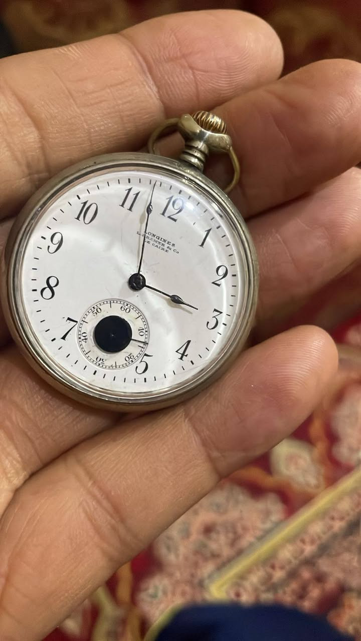 ساعة جيب ماركة  longines
مينا بيضاء مستديرة 
علامات ساعه بأرقام إنجليزية 
عداد فرعي 
هيكل وابزيم من الاستانليس ستيل 
شاشة من الزجاج الزفير


**إذا كنت صاحب هذا الإعلان وتريد حذفه لأي سبب، رجاءا أرسل رسالة إلى الدعم الفني**