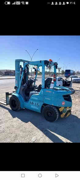 سلام عليكم رافعه شوكيه نوع مسيوبوشي بانزين كير اوتوماتيك موديل 2012 3سلايتات 3حركات منفيست كاتي هولير حموله 3ونص طن للاتصال *********** السعر 125
