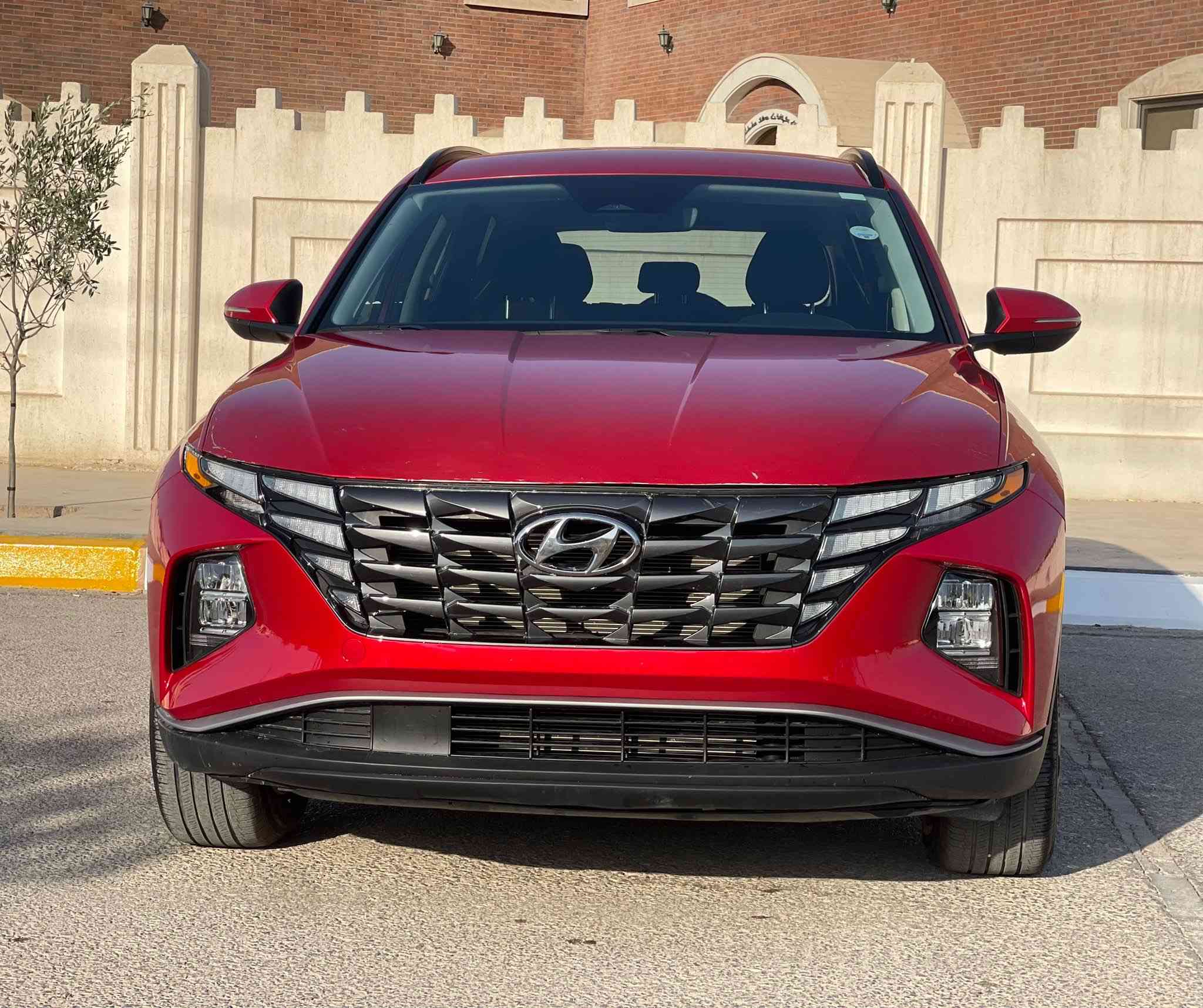 هونداي توسان SEL 2023
حجم المحرك : 2.5L  ￼

المواصفات : SEL
ماشية 15000 mi

بصمة وتشغيل عن بعد دخول ذكي

شاشة كبيرة تدعم CarPlay ￼

كاميرا

هاند بريك بصمة

كشن كهربائي

تدفئة كشنات ￼

اوتو هولد  اوتو ستارت اوتو ستوب

 نظام النقطة العمياء Blind Spot Monitoring

توقيف جزئياً أو يبطئ السيارة تلقائياً عند وجود سيارة في النقطة العمياء أثناء الدخول إلى الشارع العام بشكل خاطئ 

تحذير الخروج عن المسار + المحافظة على المسار Lane Keeping Assist 

رادار امامي (تحديد مسار)

‏‎رادار جانبي (نقاط عمياء)

‏‎رادار خلفي (التحذير من الاصطدام)

‏‎حساسات خلفي 

شحن لاسلكي للموبايل

صندوق كهربائي 

مانع انزلاق+ABS

نظام قيادة :    ECO-NORMAL-SPORT-SMART-SNOW

تحكم استيرن 

تبريد لمس

تبريد مركزي

لايتات ليد عدسه زينون بلادي

بك لايتات LED بلادي

‏السعر 185

￼***********￼  واتساب

***********

*********** واتساب

#بيع_سيارات
#سيارات_للبيع
#عروض_سيارات
#سوق_السيارات
#سيارات_مستعملة
#سيارات_حديثة
#شراء_سيارة
#سيارات_العراق
#سيارات_الخليجي
￼
