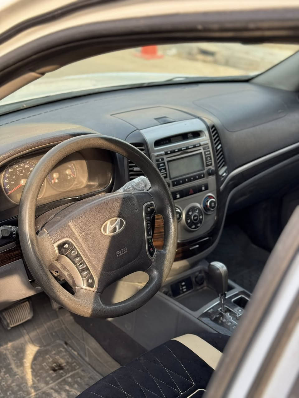 السلام عليكم
سنتافيا 2012  محرك 2400 دوش 
رقم بغداد مشروع وطني سنوية غير ساقطة 
السيارة جاهزة من كلشي 
صدر امامي جديد 
كهربائيات كاملة 
دوشمة كشنات 
تبريد ثلج 
محرك وكير كفالة 
تايرات نظيفة 
سيارة تحكم ستيرن 
نظام منحدرات 
داخل صاج 
بلوتوث 
دبل جكمجة
تبريد بل تكم 
5 راكب 
ضررها من اميركا داير جاملغ وباب خلف السايق 
مكان السيارة المنصور 
السعر 129 وبيها مجال 
***********
