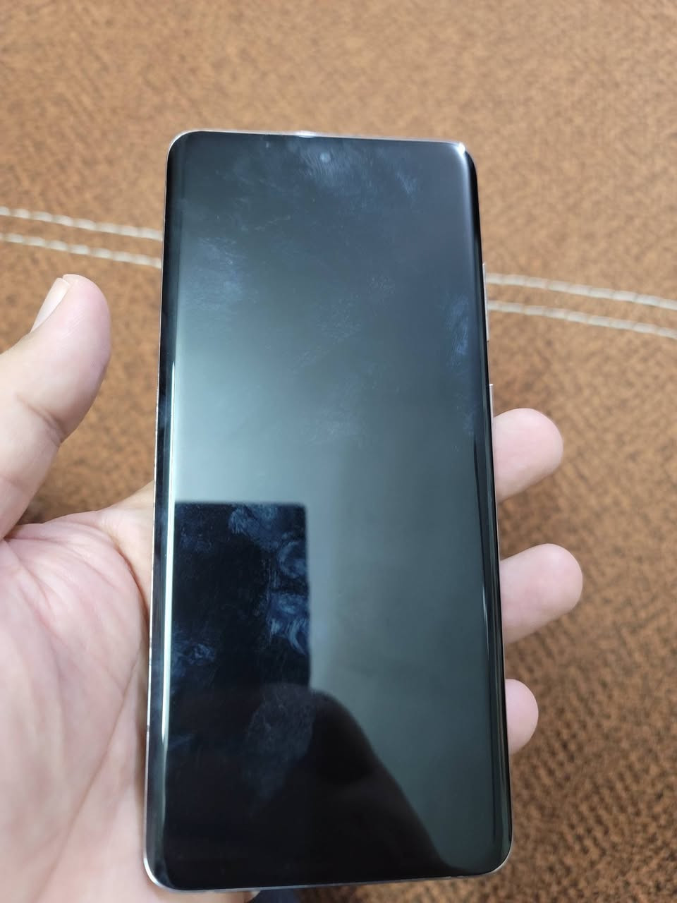 السلام عليكم يوجد سامسونج اس ٢٠ الترا ٢٥٦ دبل شريحه عربي اصلي رصاصي مع شاحنته الاصليه وسماعته نضافه ١٠٠ بالميه السعر ٢٧٥ مع مجال قليل مكاني الشعب ***********
