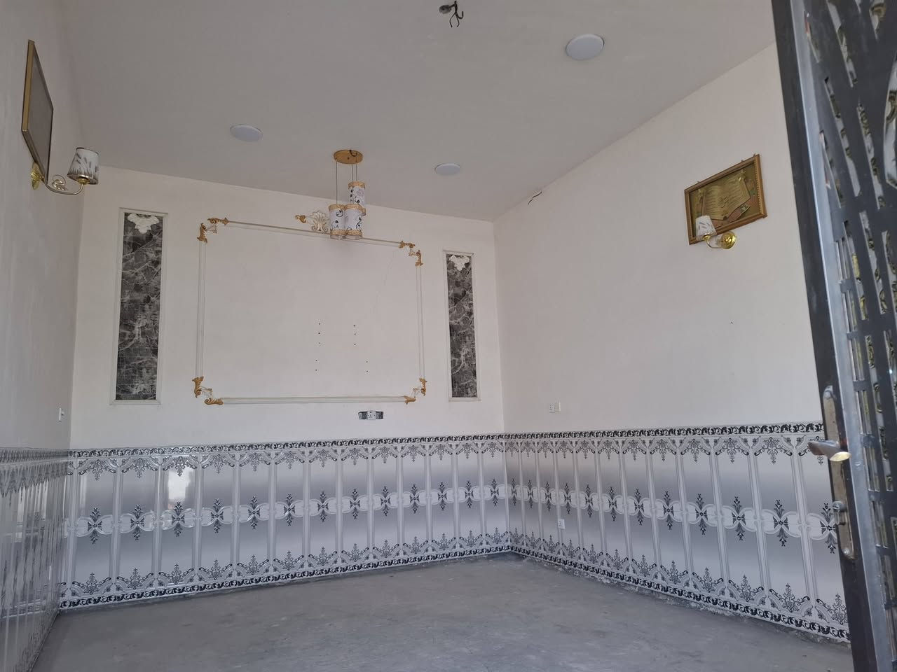 السلام عليكم دار للبيع ١٥٠مترطابوزراعي ازركيه سند ٢٥ استفسار اتصل ***********
