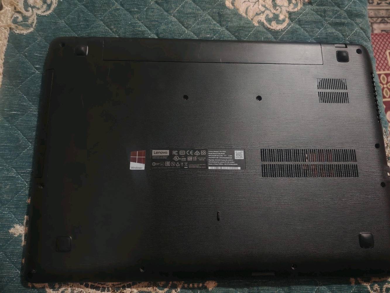 سـلام عـلـيـكـم 
......................... 
#لابـتـوب_Lenovo

#مواصفات_قوية

🔷 المعالج. A8 من الجيل السابع بأعلى و أقوى فئة (TM) و فئة TM تعني: High Performance أي (فئة الأداء القوي) وهذه الفئة خاصة وبرامج التصاميم والهندسة.

🔷 الرامات حجم 8 كيكا DDR3

🔷 الهارد SSD (أسرع من HDD العادي إللي هو أصلاً سريع)

🔷 الشاشة من أحلى الشاشات اللى ممكن تشوفها، 18.6 إنج Full HD (تشبع لوني رائع +  حواف سلم)

🔷 كيبورد ( مميز ) + شاحنه اصليه بلاد + ماوس. RGB )