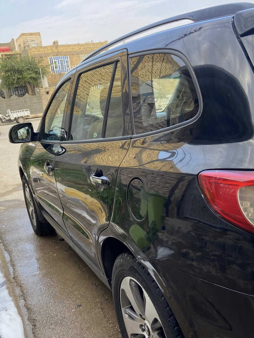 سنتافي 2012 خليجي
7 راكب 
3 قطع تبريد 
4 سلندر محرك دوش 
سيارة مال جناي جديدة وجاهزة من كلشي حداديه محرك كير تبريد 
رقم دولي بغداد بأسمي 
 شاشه تحكمات دوشه دواخل غرفه جديدة 
تخم تاير جديد 
بيها ضربه بصيطه بالجاملغ الخلفي وبيها رشات صبغ بنفس الصفحه بدون معجون 
السعر ؛129 وبيها مجال بصيط 
*********** 
مكاني ذي قار الشطرة
