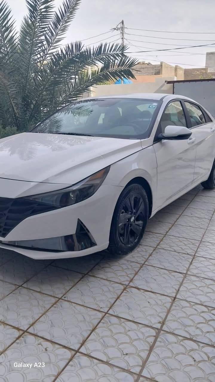 النترا هايبرد مرقم بغداد
ماشيه 53000KM
تبديل بنيد جاملغ نفس لون 
بدون صبغ
مواصفات
بصمه 
رادار 
شاشه 
تبريد قطعتين 
داخل رصاصي 
اتو هولد 
هاند بريك كهرباء 
حساس خلفي 
السعر 165بيها مجال 
مكان السياره ديالى بعقوبه 
***********
