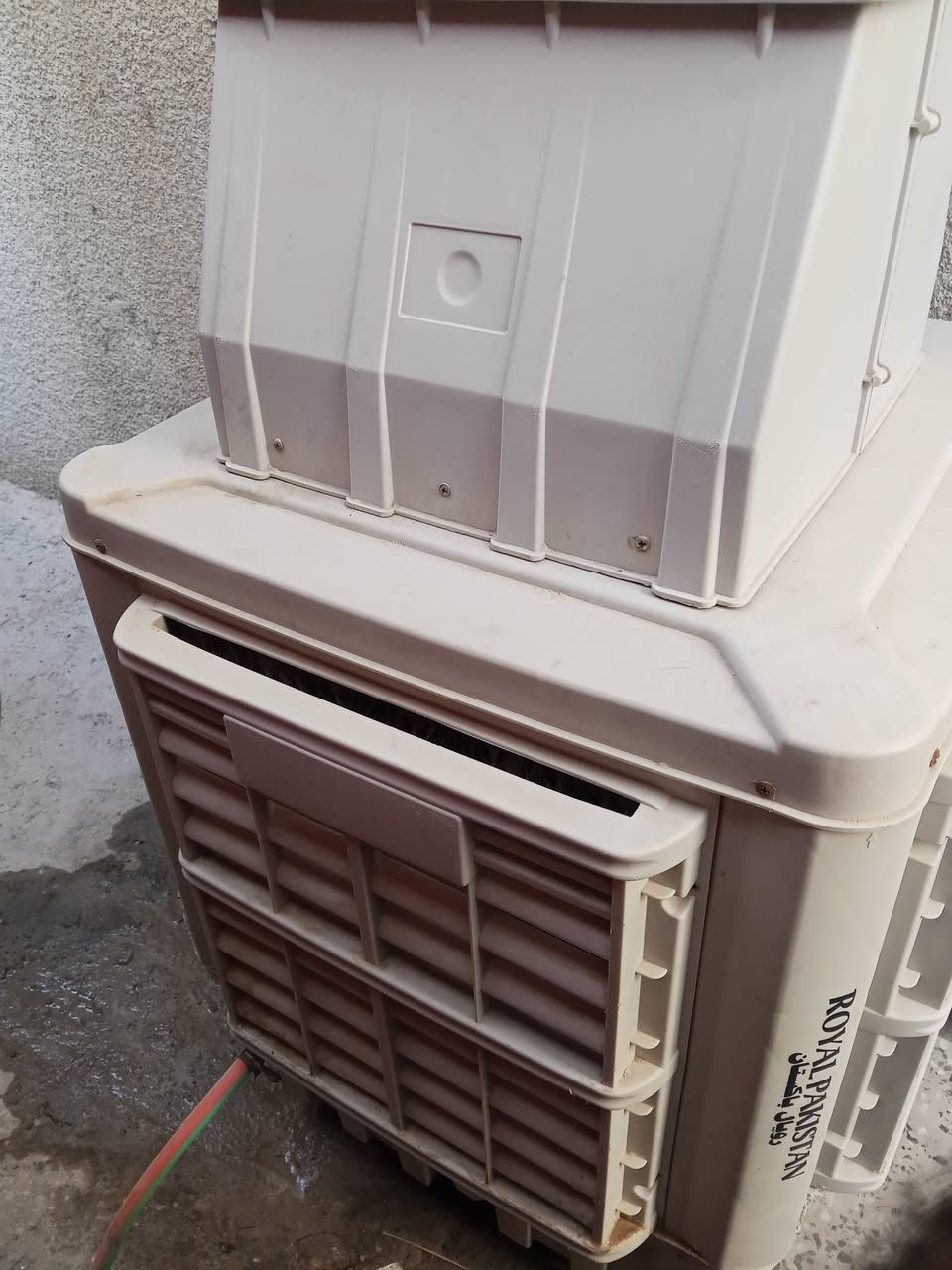كنفيره حجم ٤٠ نضيفه رويال )مكانه حي العباس عامود ٥٢طريق بغداد )سعره ٢٠٠الف ***********
