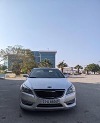كيا كادنزا 2011 خليجي 3500 V6 دوش رقم بغداد وهزه  مصارلها ٧ اشهر ماشيه...