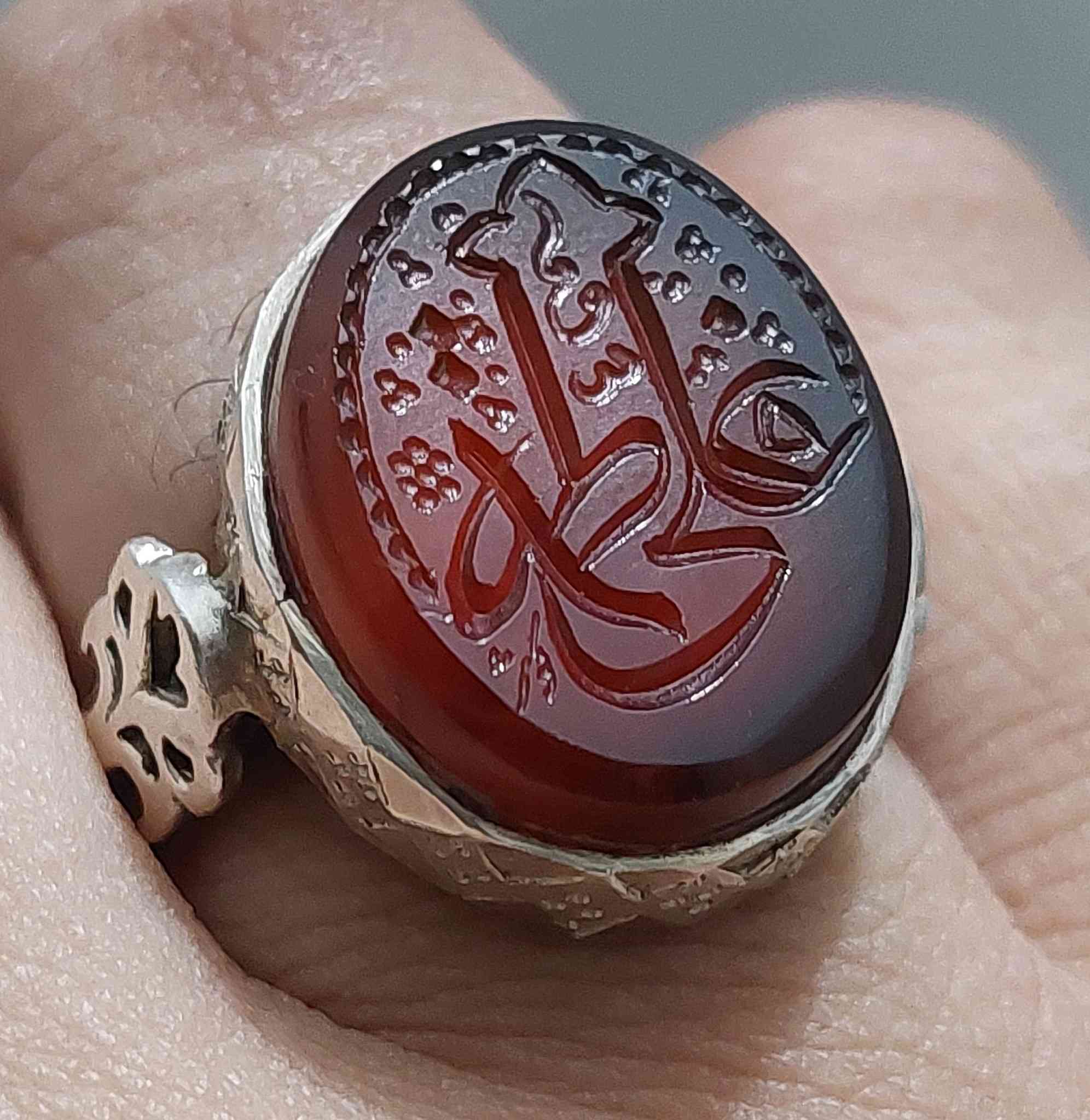 عقيق يماني احمر منقوش علي فاطمة خط كوثر صياغة يدوية ثقيلة قياس 22 بغداد ***********
