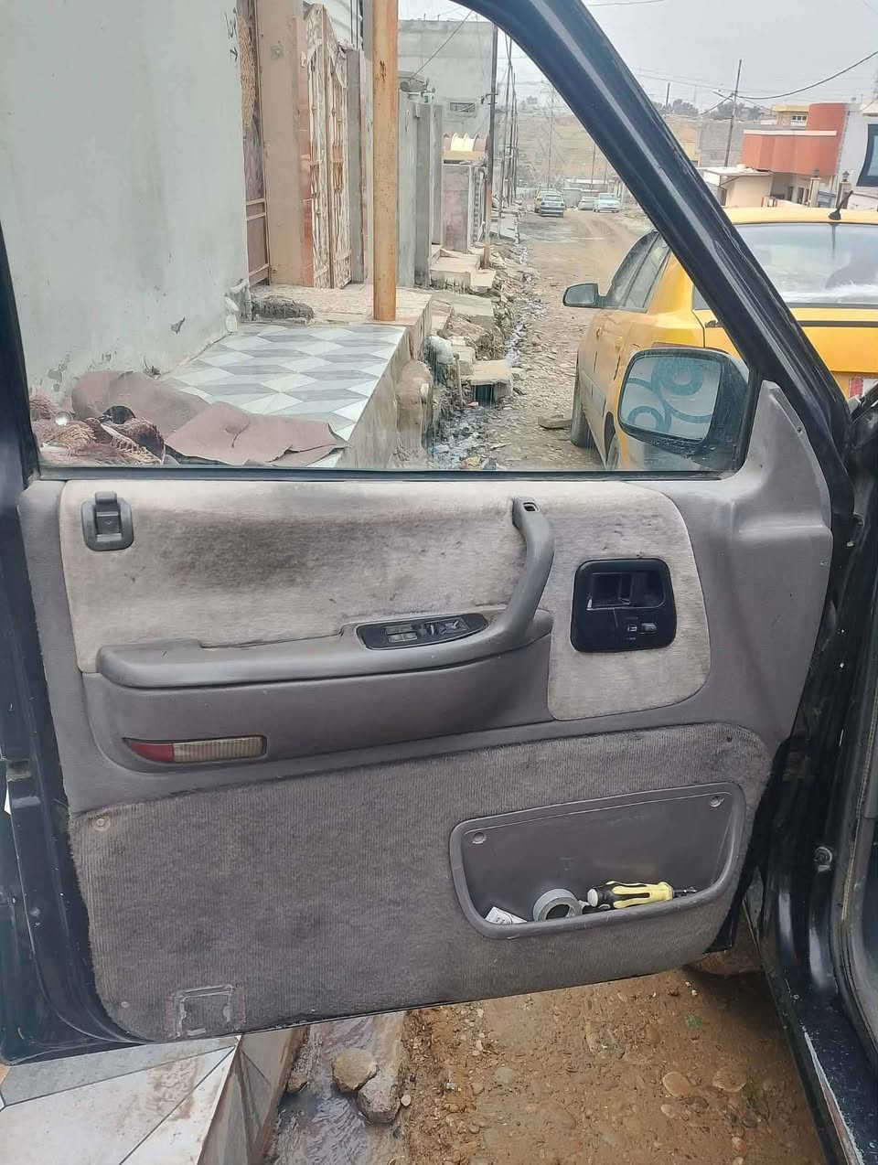 كلايزر للبيع موديل ٩١رقم كركوك صاحبها بالموصل سنويه منتهيه ٢٣ محرك وكير شرط السعر ٣٥وبيها مجال رقم الهاتف ***********
