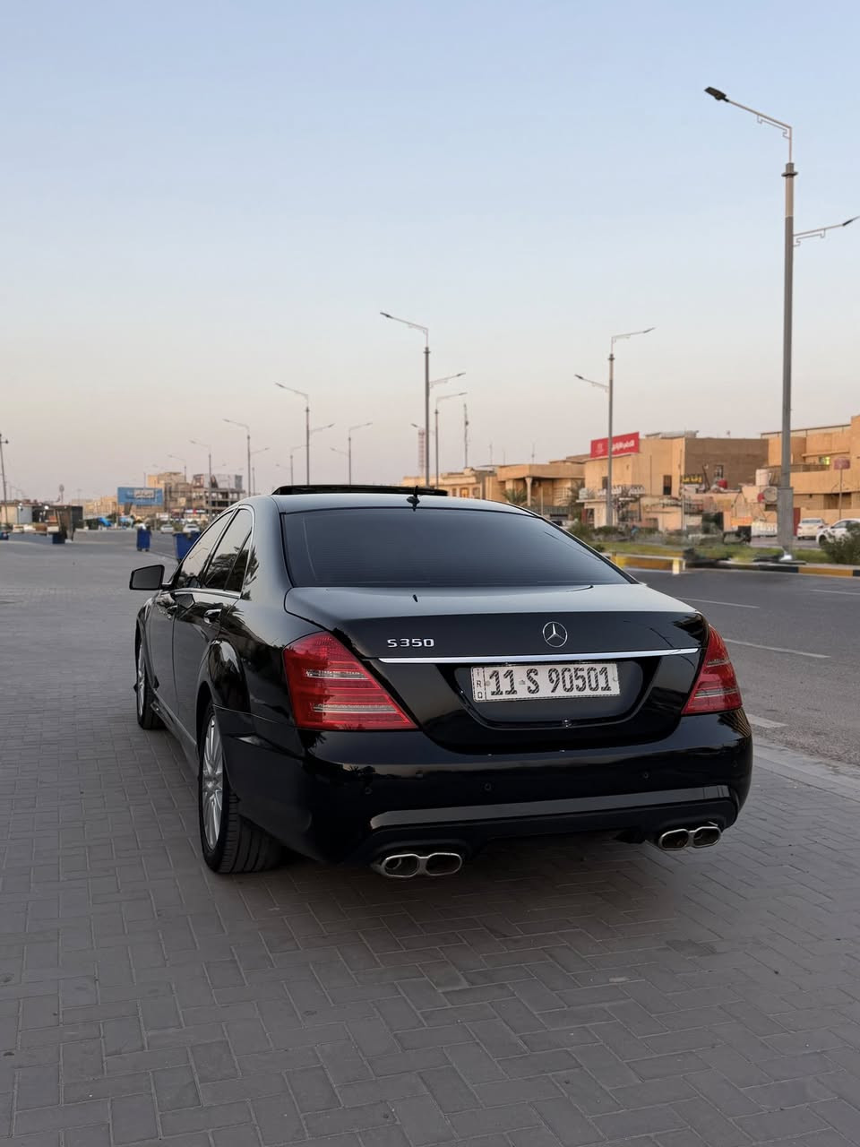 السلام عليكم 
مرسيدس s350  
رقم بغداد مشروع وطني باسمي هزه وسنويه جديده
موديل 2010 شكل ل 13بلادي بدون تحديث
وارد يابان باب قصير
ماشية 160كيلو
مواصفات معروفة. 
كامره دوار
برده خلفيه صندوك شفط 
سيدي جنجر 6اقراص
بلوتوث 
حساس امامي خلفي 
تبريد امامي خلفي ثلج 
كشنات جلد غرفه لسياره جديده
سياره نظيفة كفاله كير محرك حداده جديده بالكامل جوبلسات جدد تبريد ثلج تايرات جدد سياره كامله من كلشي بيها فقط باب كلير من ليابان وبارد بسيط
مكان السياره البصرة السعر 200وبي مجال بسيط 
 *********** متوفر وتساب
