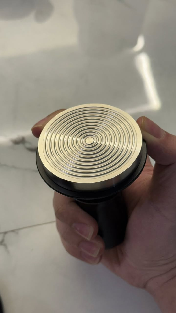 مكبس IKAPE يُستخدم لضغط القهوة بشكل متساوٍ لتكوين قرص قهوة متماسك، مما يحسّن الاستخلاص ويمنع التسرّب. يحتوي على نابض مزدوج لضغط دقيق وتوازن آثناء الاستخدام، مع تصميم مريح ومحور أسطواني لحركة سلسة. مصنوع من مواد آمنة وعالية الجودة كابس بي فقط 4 مرات 
سعرة 35الف قفل
توصيل 5 لكل المحافظات🚚


**إذا كنت صاحب هذا الإعلان وتريد حذفه لأي سبب، رجاءا أرسل رسالة إلى الدعم الفني**