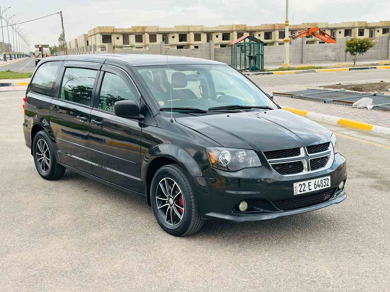 سلام عليكم ورحمة الله وبركاته
دوج كرفان موديل 2017 وارد امريكي حادث جاملغ او بنيد بدون دواخل  رقم اربيل هزه جديده سنويه مجدده  سياره كلش نضيفه ماشي 75 الف حقيقي محرك 3600 
تخم تاير تبريد 3 قطع دواخل سياره بيجي شاشه كامره نضام يكو  سياره كلش حلوه 
السعر 157 وبيها مجال الستفسار ***********.
مكان سياره كربلاء
