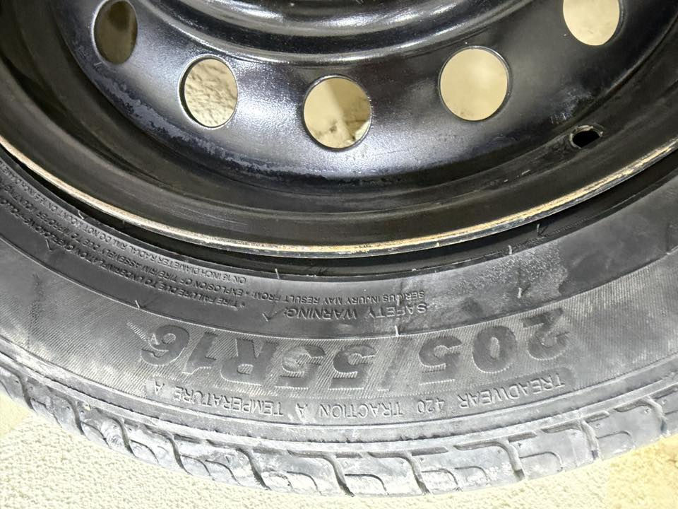 من رخصت الادمن سلام عليكم  يوجد تخم تاير جديد ووياله جدد لا عواج ولا فطر جدد حجم تاير 205/55R16 ((لسعر))300 وبيهن مجال المكان الانبار الرمادي 

الاتصال ***********
