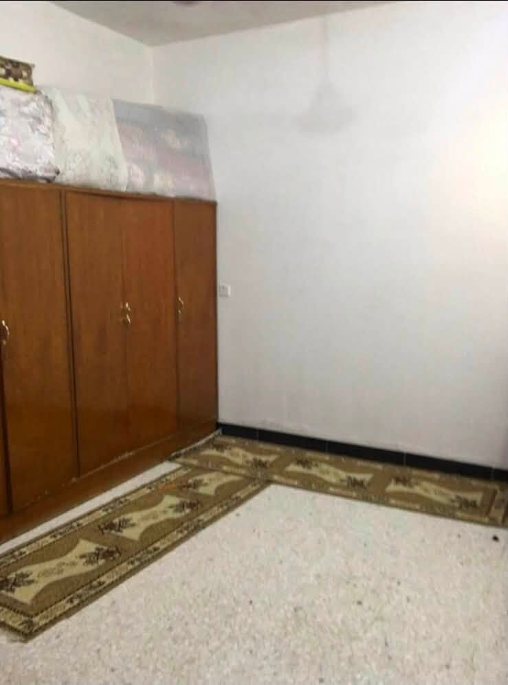 دارللبيع مساحة 100 مربع واجه 7اونص نزال 14طابقين طابق الاول غرف نوم 2+استقبال ومطبخ كبير طابق ثاني غرفة نوم كبير + ملحقات  او بيتونه زراعي عقد سند 17 عنوان بغداد شارع الجزيره سياحيه القديم خدمات كامله ماء كهرباء مجاري للاستفسار إتصل ***********
