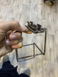 عندي كميه من هذا الستاند تقريبا 300 او اقل سعر القطعه 1000 يوجد توصيل ...