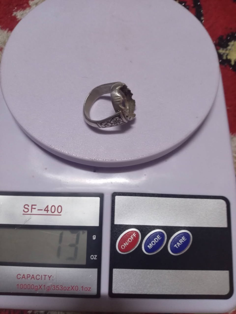 سلام عليكم ١٣غرام ينحسبن ١٢غرام سعرالغرام بثلاثه ونص سعرثابت مكاني حيانيه ***********
