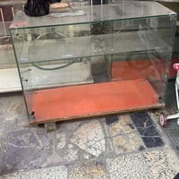 ٤ فاترينات • زجاج • بيها مجال