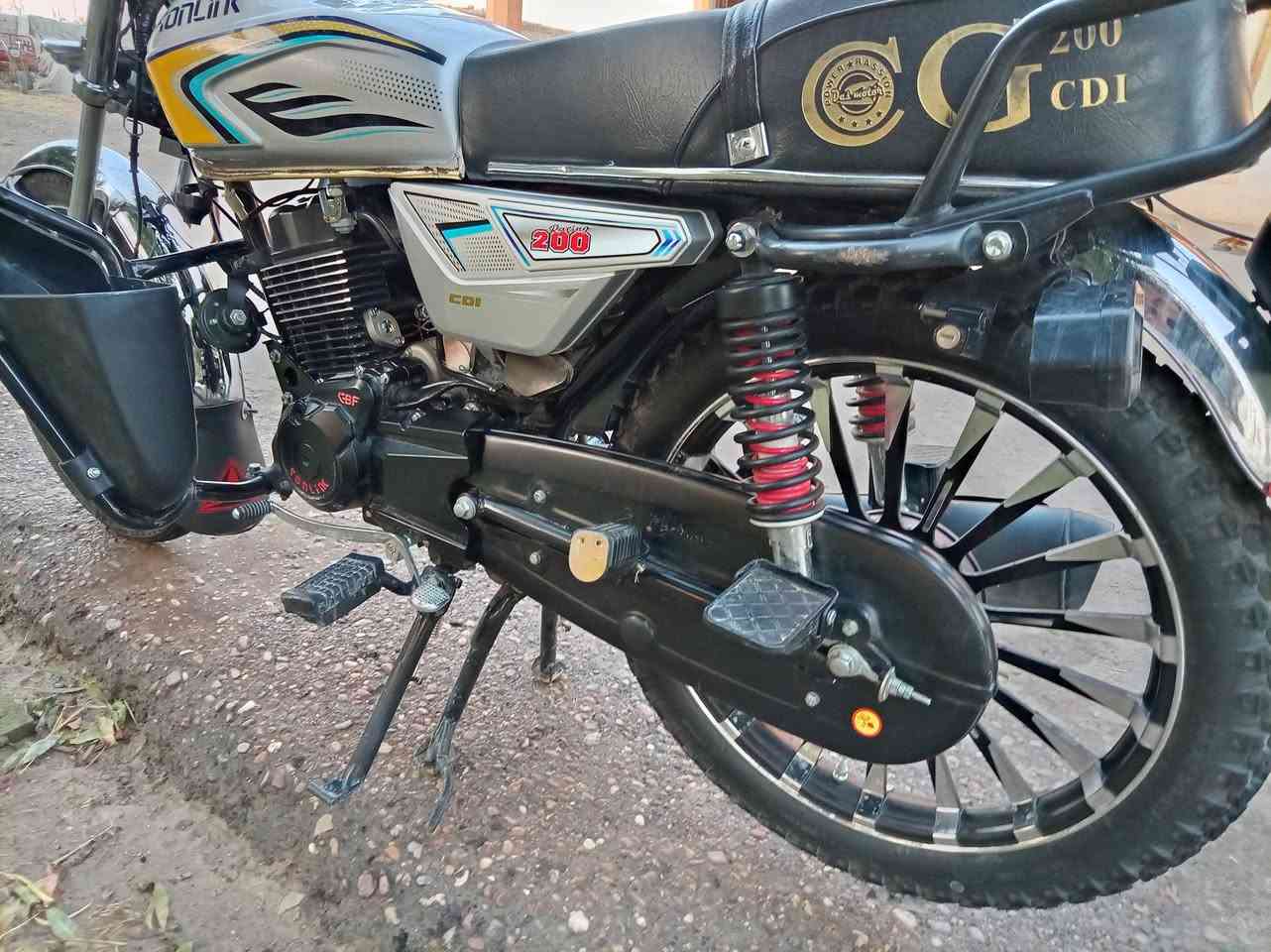 السلام عليكم للبيع دراجه ستيفان سولنك موديل 2024 شكل 25 دشبول أيباد محرك 200cc محرك ظاغطه وزنجيل دراجه جديده محرك مكفول كهربائيات كله شغاله مابيه أي نقص بس طعجه صغيره با تانكي الباقي كفاله عامه بصمه تشغيل عن بعد جنطه ودرع هورن سيدان أوراق اصوليه كارتونيه ومنفيس مامكمركه بدون كمرك ماتترقم السعر 825 وبين مجال حك الجيه المكان بغداد المدائن سلمان باك الاستفسار أكثر الاتصال على الرقم *********** ولي ماعاجبه السعر لا يعلق ويكسر بحلال العالم
