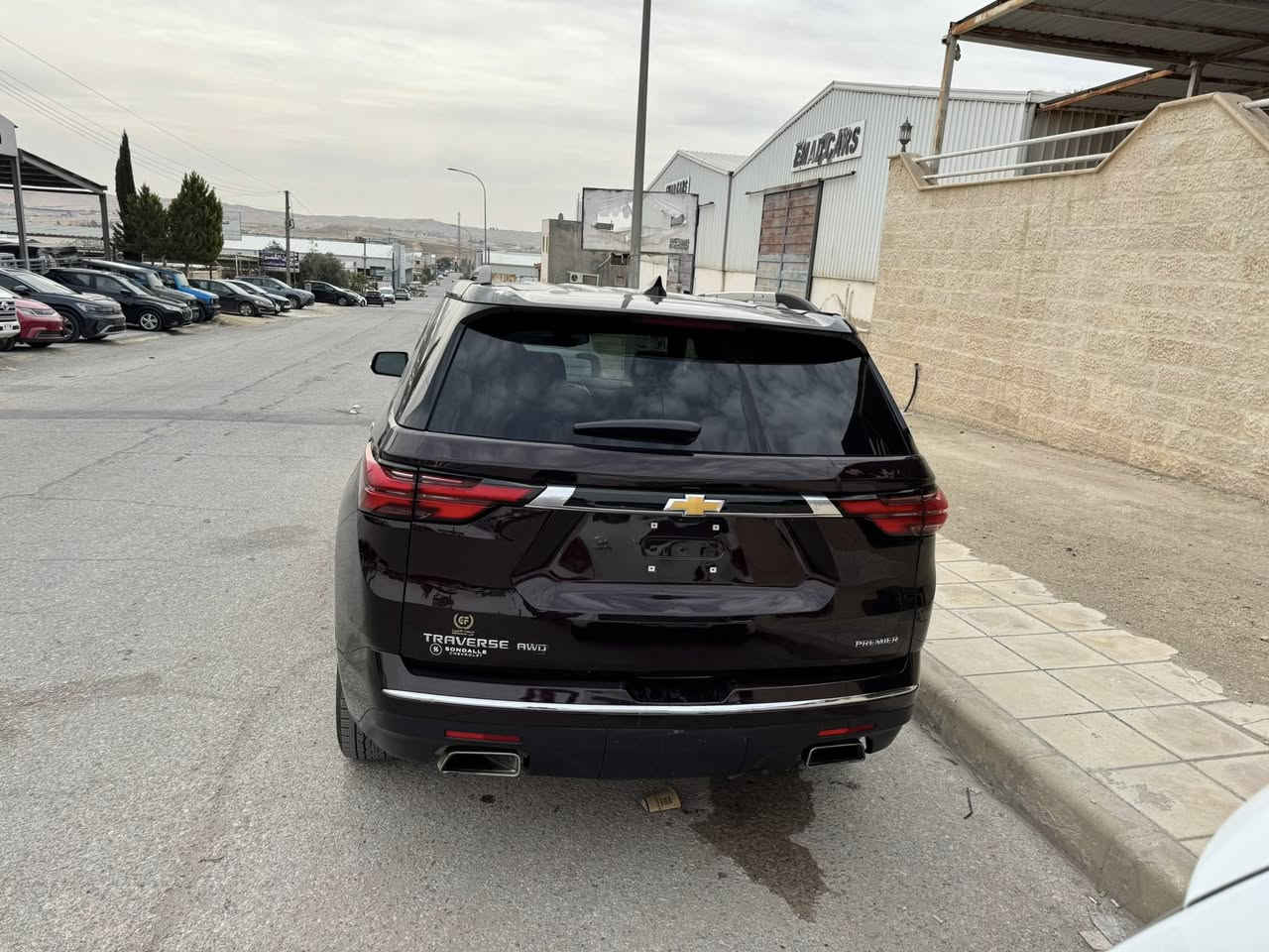 CHEVROLET TRAVERSE 2023
(PREMIER)
7 راكب 
حادث خلفي بسيط مصلح بارد
رقم بغداد باسمي تحويل مباشر
المسافة المقطوعة : 45000mi قابل لزياده
حجم المحرك :  3.6💪🏻
عدد الاسطوانات : 6  سلندر
اللون : كرزي 
الإضافات : 
تدفئة ستيرن 🔥
تدفئة كراسي خلفي اماني🔥
تبريد كراسي ❄️
كشافات امامية 
بصمة تشغيل 👉🏾
٣ صفوف مقاعد🛋️ 
هاند بريك بصمة ☝🏼
رادار أمامي 🚨 
ويل كب ١٨ 🛞
فرش جلد اسود 🪑
نظام مساعدة صوتي 
إضاءة LED💡
شاشة تحكم لمس📺
اندرويد اوتو🤖
ابل كار بلاي🍏
خرائط 🗺️🧭
دخول ذكي🚪
خمس كامرات 📷
والعديد من المواصفات الاخره
السعر وبي مجال بسيط  $29500
 | للتواصل واتساب |  
✅ 009647827778333


**إذا كنت صاحب هذا الإعلان وتريد حذفه لأي سبب، رجاءا أرسل رسالة إلى الدعم الفني**