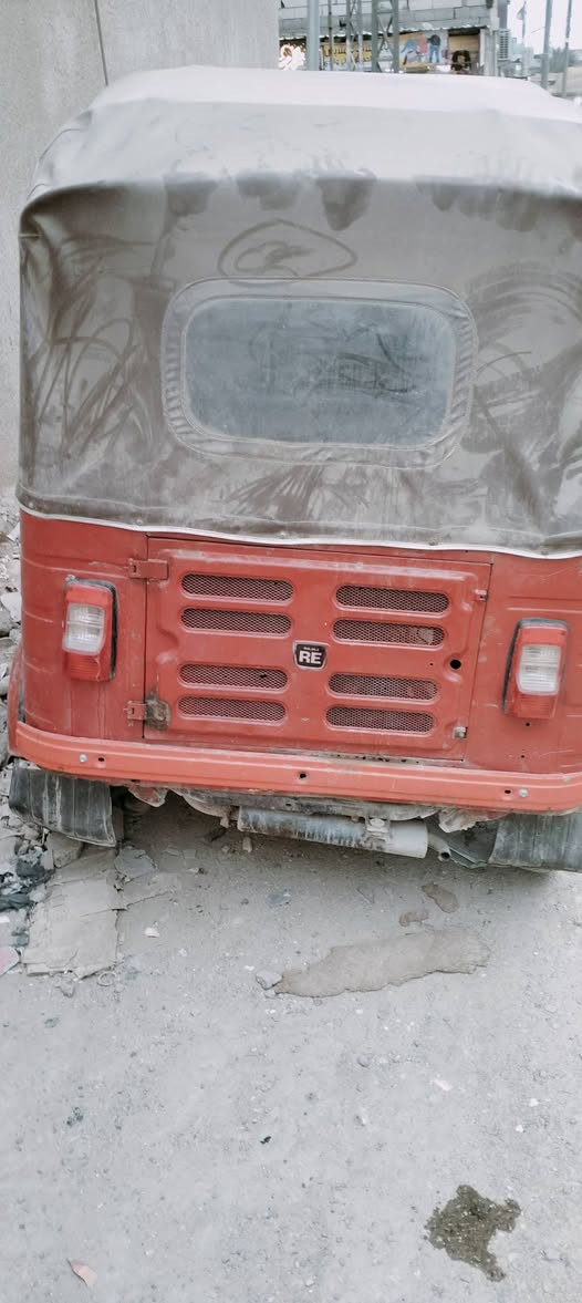 سلام عليكم تكتك لبيع 18 داخله 19 تكتك معمره مكينه خير من لله اوراقهه كامله بصره خور  ***********
