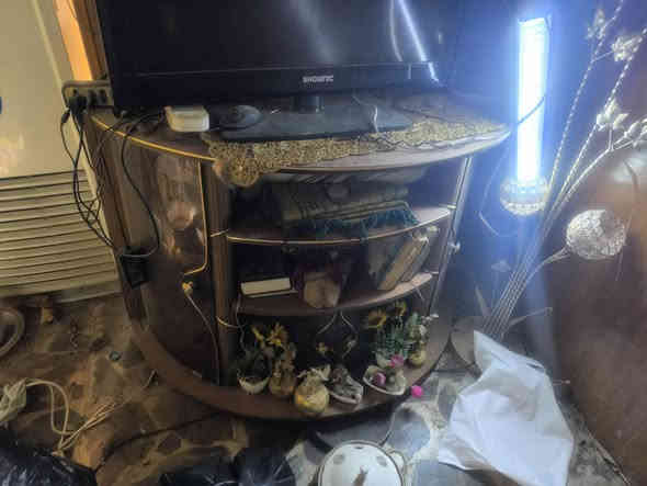 غراض للبيع
بوفيه ٤٠٠ قطعتين 
مجمده ١٧٥
ميز جام ١٢٥ وبي مجال
ثلاجة ب١٠٠ 
قطع غرفة ماليزي  ٣ قطع ب١٥٠ 
عنواني بغداد حي القاهره ضباط 
***********
