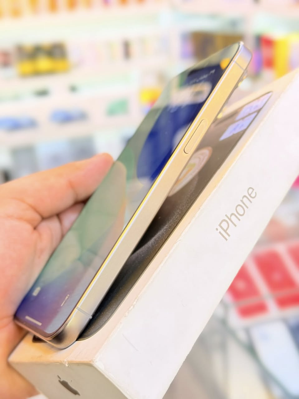 ايفون 15برو ماكس ذاكره 256بطاريه 95‎%‎جهاز اخو جديد زلغ واحد مابي وتر بروف جهاز بمعنه كلامه نضيف هوه جديد سوه عربي شرق اوسط اصلي لا مفتوح ولا مصلح ملحقات كامله ضمان 5ايام من مركز سعر 1075الف قفله من الاخير 
بغداد البياع شارع عشرين مكتب ماستر للمبايل 
***********
