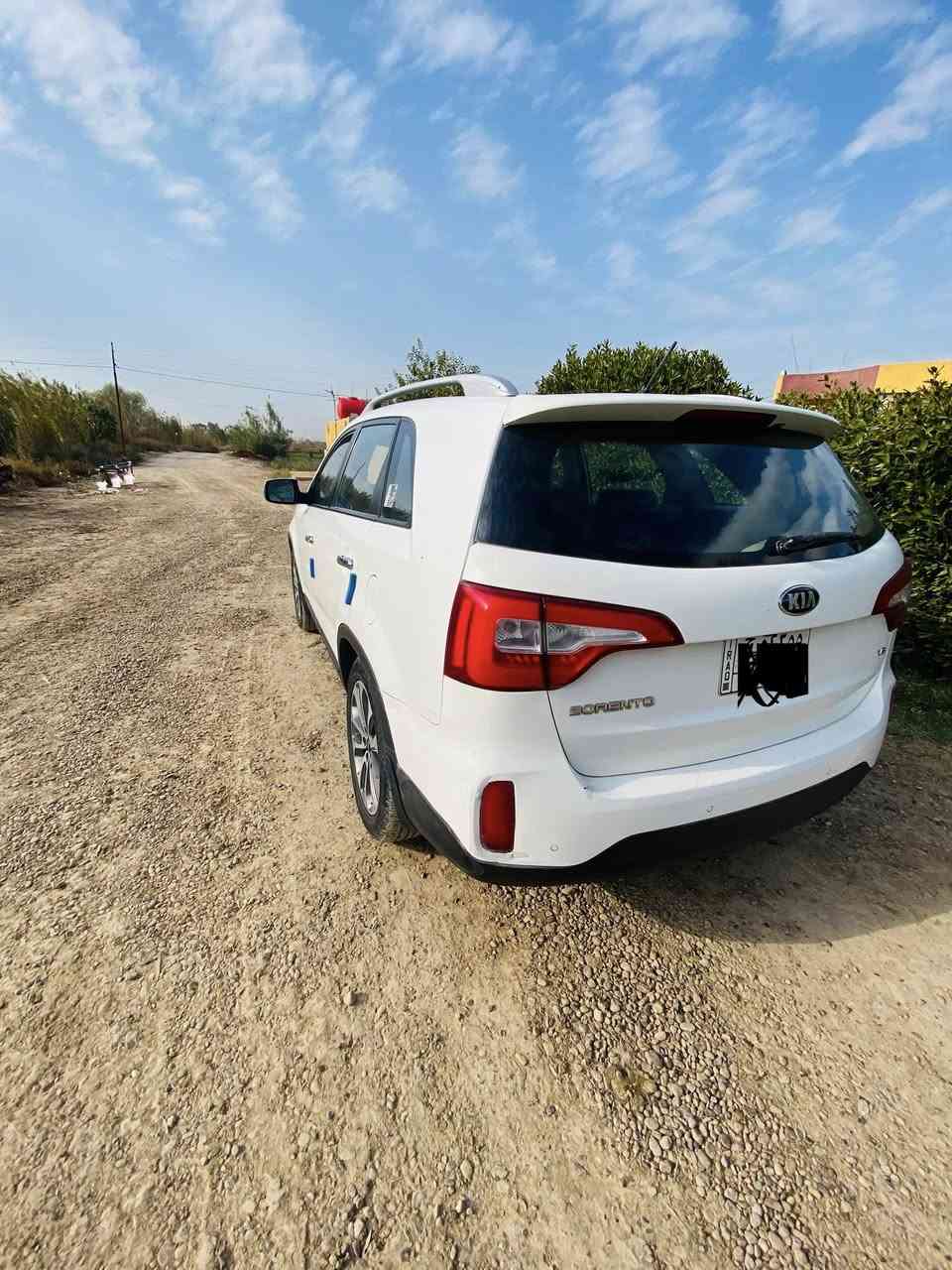 سلام عليكم سورنتو 2013 شكل 15 مكفوله من كلشي بس لبسونار الي واضح فول موصفات بس ما عدا مو فور ويل سته سلندر رقم بغداد 
عنوان بغداد اليوسفيه الدولي
سعر 185$ 
لأستفسار
***********
او خاص
