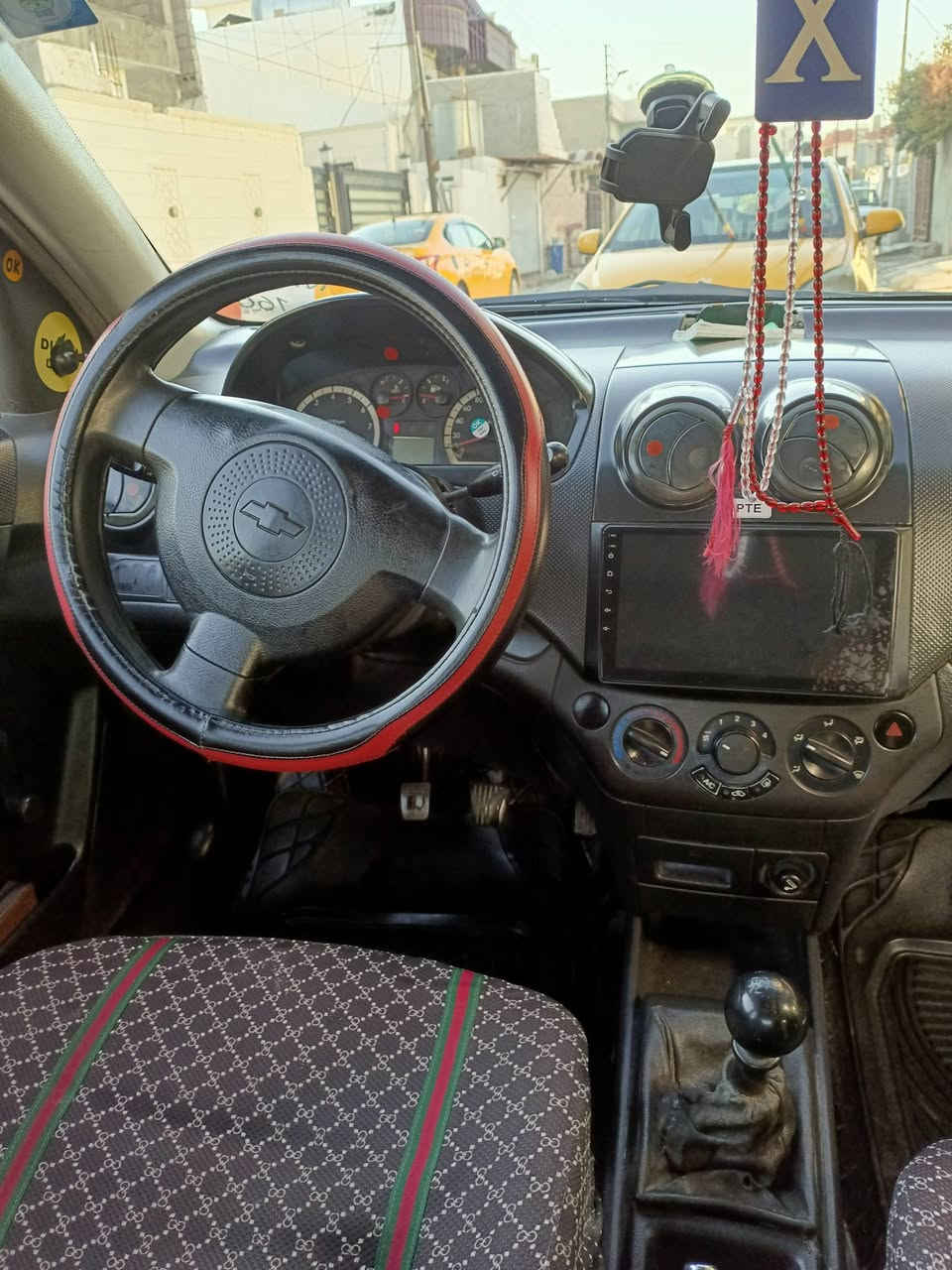 سلام عليكم افيو ٢٠٠٨
سنويه لحد ٣٠ سيارة بسمي 
بيها طخه بل جاملغ خفيفه جديدة لوك 
رقم ***********
