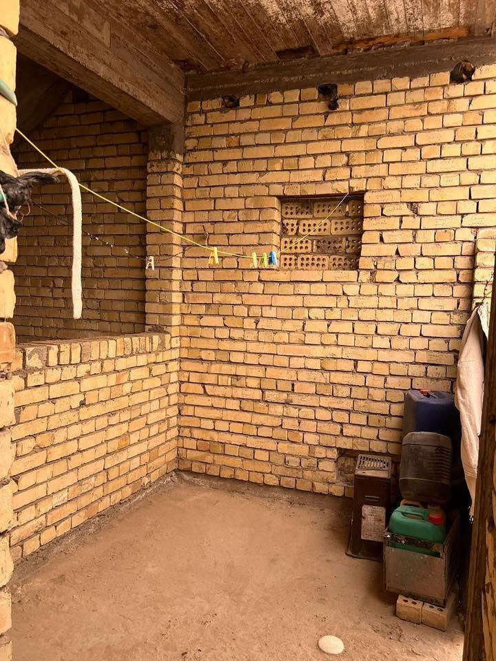 بيت للبيع في منطقة الشعلة قطاع ١٢ قرب جامع الجوادين  قطعة امامية مساحة ٨٠  متر هيكل فقط بدون تأسيس كهرباء او بواري فقط مجاري كاملة
يتكون من طابقين
الطابق الاول استقبال ومطبخ وغرفة نوم وحمام ومنور
الطابق الثاني حولي وغرفتين نوم وحمام+ بدون بيتونة
والباقي كما  موضح في  الصور 
السعر ١٢٠ وبي مجال 🩵
بيع مستعجل
للإتصال والاستفسار واتساب فقط
***********

