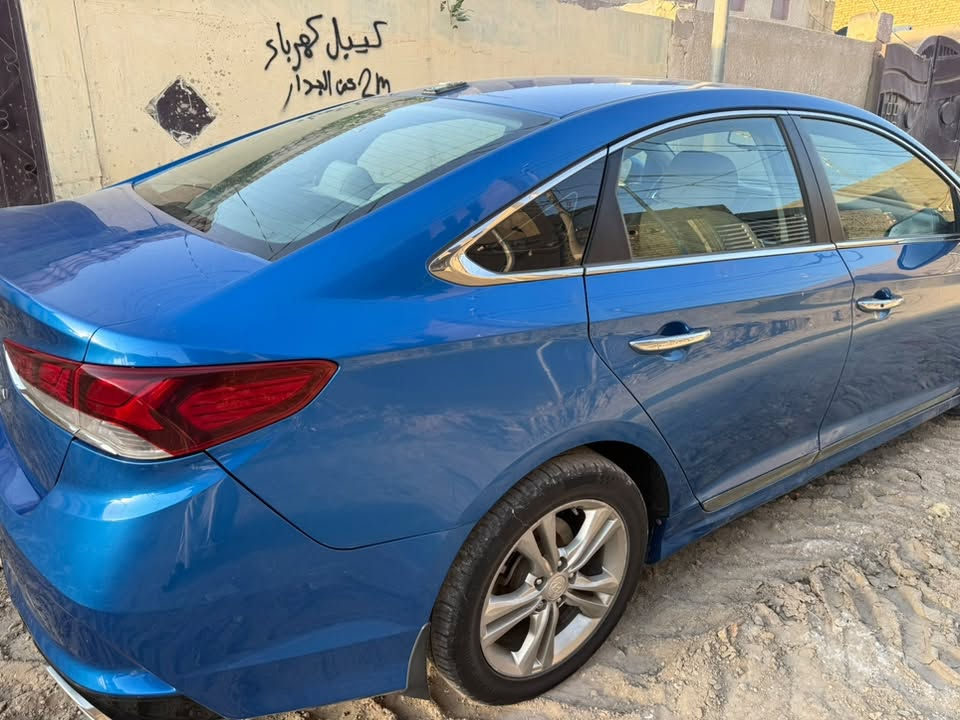 السلام عليكم 
سوناتا 2018 امريكي رقم بغداد باسمي 
حادثها الجاملغ جهة السايق فقط بدون ايرباك  والباقي كفالة مواصفات السيارة 
بصمة 
مكينة ٢٤٠٠ 
شاشة انفكشن جبيرة 
كشنات مخمل تدفئة بالكشن 
السعر ١٢٥ وبيها مجال 
مكان السيارة الديوانية
موبايل/ ***********
