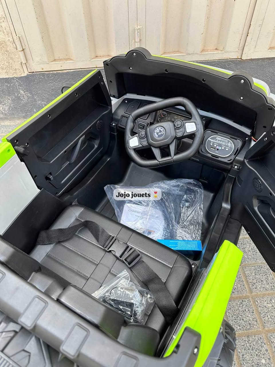 VOITURE ÉLECTRIQUE JEEP 4x4 12V ⚡️

✅🎖️JOJO JOUETS🎖️✅
🔵‼️HARES DEGDEG‼️🔵
✔️Batterie 12V7AH. 
✔️4 Moteurs 💪.
✔️Télécommande 2,4 GHz.
✔️Fonction balançoire.
✔️Lumière Avant LED.  
✔️Lumière d’ambiance LED. 
✔️3 Niveaux de Vitesse. 
✔️Design ergonomique.
✔️USB et Aux pour la musique.
✔️1 Place. 
✔️Tranche d'âge : 1 à 8 ans. 
✔️Portes ouvrables. 
✔️Vitesse maximale : 10 km/h
✔️Ceinture de sécurité.
✔️Contrôle de l'app Téléphone 📱 . 
✔️ Capacité de charge :30 Kgs.

Les Couleurs Disponibles : Blanc / Rouge / Gris. 

‎📦🚚التوصيل مجاني لجميع المدن مع الدفع عند الإستلام. 

🔵‼️HARES DEGDEG‼️🔵 الدار البيضاء, المغرب


**إذا كنت صاحب هذا الإعلان وتريد حذفه لأي سبب، رجاءا أرسل رسالة إلى الدعم الفني**
