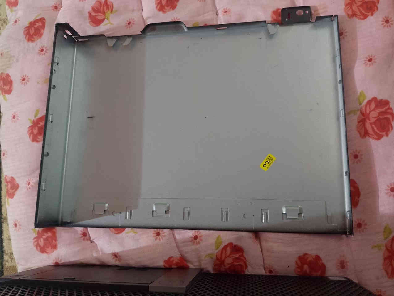 ‏ 💻 كمبيوتر مكتبي DELL OptiPlex 505 | أداء متميز | مثالي للعمل والدراسة 🚀
‏جهاز كمبيوتر مكتبي DELL OptiPlex 5050 بحالة ممتازة 🔥 من أحدث الموديلات وأعلى أداءً!
‏📋 المواصفات التقنية:
‏```
‏• 🖥️  الجهاز: DELL OptiPlex 5050
‏• 🔥 المعالج: Intel Core i5-7500 .3.40GHZ
‏• 💾 الذاكرة: 8 GB RAM
‏• 💽 التخزين: 256 GB SSD 
‏• ⚡ مزود الطاقة: 280 Watt
‏• 🎨 الرسومات: Intel HD Graphics 630
‏```
‏✅ المميزات:
‏· ⚡ سرعة فائقة في الأداء بفضل تقنية SSD
‏· 🛡️ علامة تجارية موثوقة (Dell)
‏· 📊 مثالي للمكاتب والمحلات التجارية
‏· 🏠 مناسب للاستخدام المنزلي والدراسة
‏· 🎯 حالة الجهاز: نظيف جداً - كالجديد ✨
‏💡 ملاحظات مهمة:
‏· الجهاز لا يحتوي على كارت شاشة منفصل
‏· مناسب للأعمال المكتبية والتطبيقات الأساسية
‏· غير مصمم للألعاب المتقدمة  
‏العنوان🚨: بابل•النيل. 
‏💰 السعر: [300] قابل لتفاوض 
‏(قابل للتفاوول ضمن المعقول🤝)
‏
‏📞 للتواصل:***********
