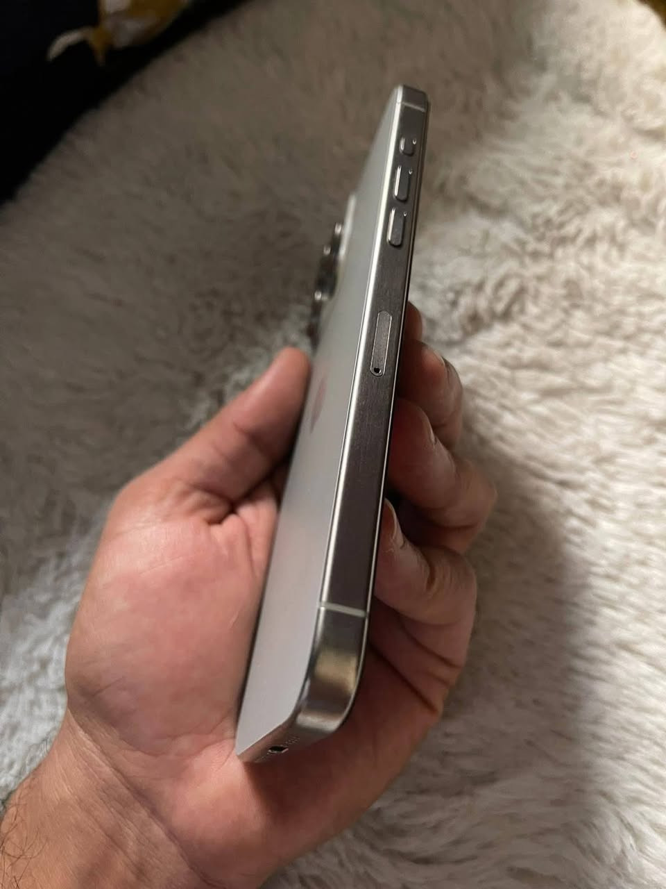 السلام عليكم ايفون ١٥برو ماكس لون رصاصي تيتانيوم 
الجهاز كلش نضيف فقط مبدل شاشه ونوعيه اصليه
ذاكره ٢٥٦ بطاريه ٩٤ الجهاز كله شغال وكلش نضيف بدون ملحقات سعر ٨٥٠وبي مجال مكاني بغداد بلديات للتواصل خاص ورقمي***********بي بس واتساب
