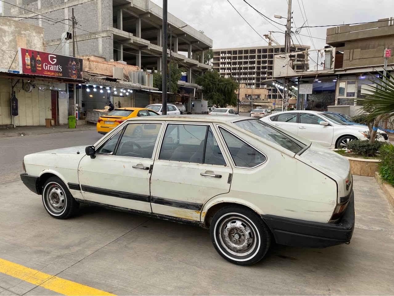 برازيلي 1987
سنويه باسمي مشروع وطني جديد لل2027/10
كوبون بانزين موجود شرط تحويل ثاني يوم 
5گير محرك جيته 2000 
سياره نشط ترايك وين ماتريد ، لايتات امامي جديد 
دبلات و لوي خلفي جديد بوشات عربانه صب جديد 
صدر امامي نص عمر سياره  صبغ بلادي هيكل سياره نضيف مابي ضربات قويه مكان سياره كركوك رحيماوه 
سعر 26و بي مجال شراي خابرني 
رقم او واتساب : *********** كركوك, العراق
